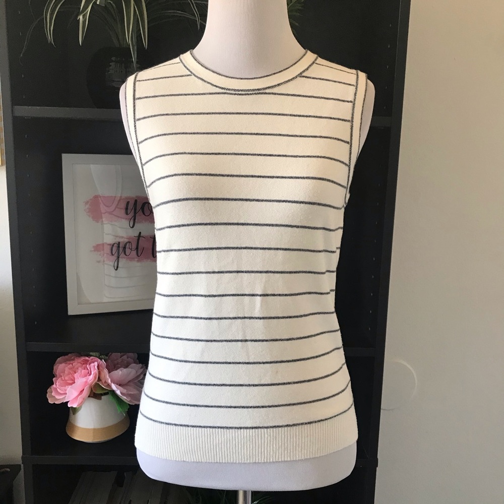 ✨️4/$25✨️ SALE. THEORY striped vest. SP